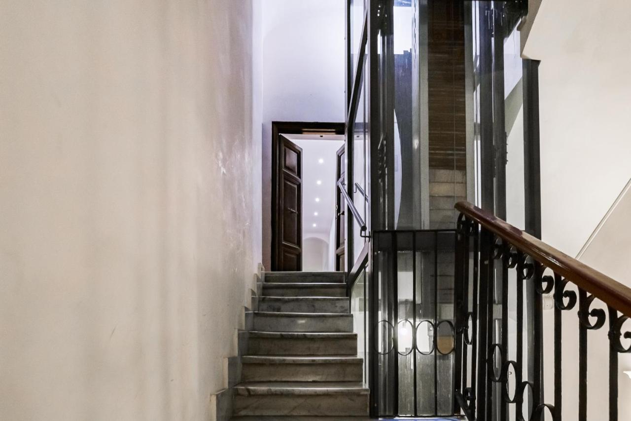 Trevi Fountain Modern Apartment Rom